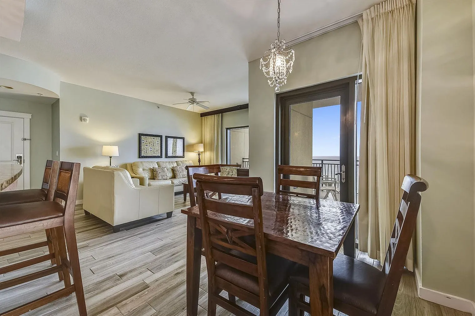2 bed, 2.0 bath, 1270 sqft, $4,173 — Photo 4