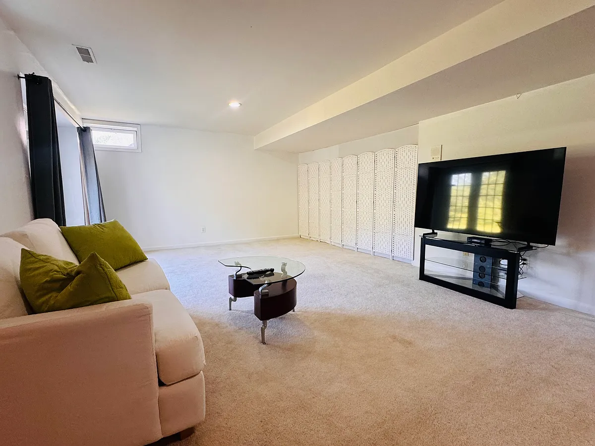 Building Photo - 17754 Avenel Ln #BASEMENT
