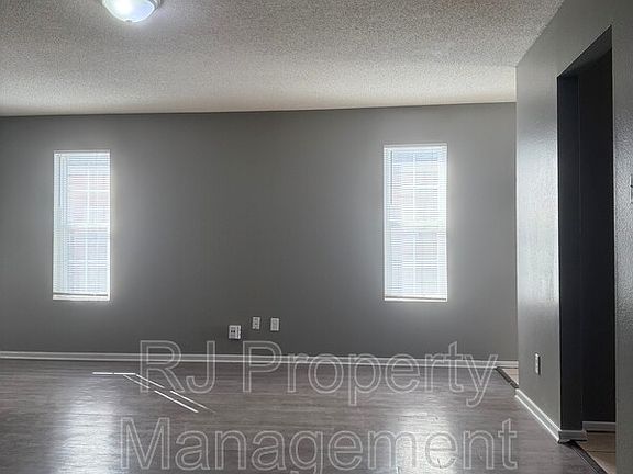 4th image of 4817 Royal Run Dr