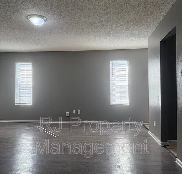 4817 Royal Run Dr — Photo 4