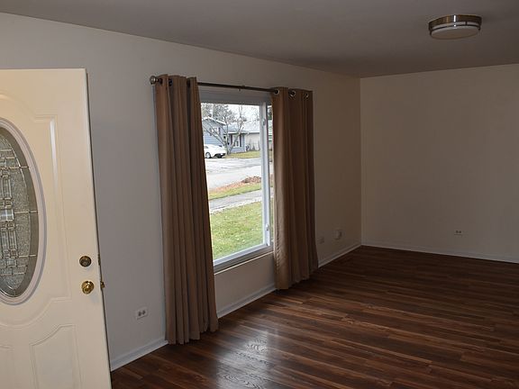3rd image of 2122 Carmel Blvd