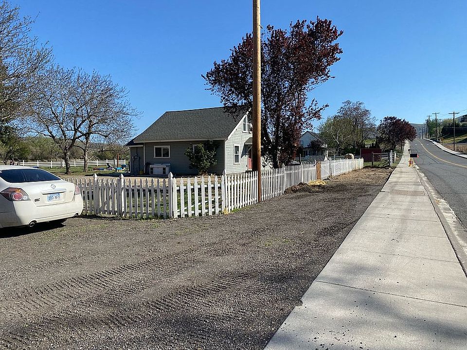 1st image of 906 E 7th St