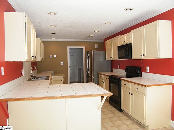 5th image of 301 Pebble Creek Dr