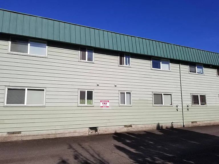 3293 Center St NE — Photo 15