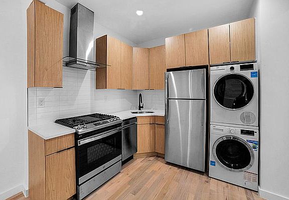 3rd image of 251 W 92nd St APT 6F