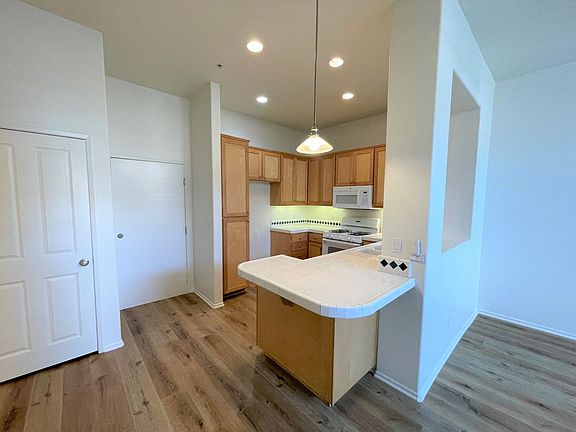 5th image of 1073 N Ventura Ave APT 101