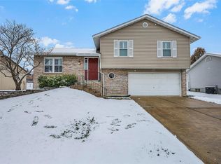 1029 Apricot Dr, Saint Charles, MO 63301