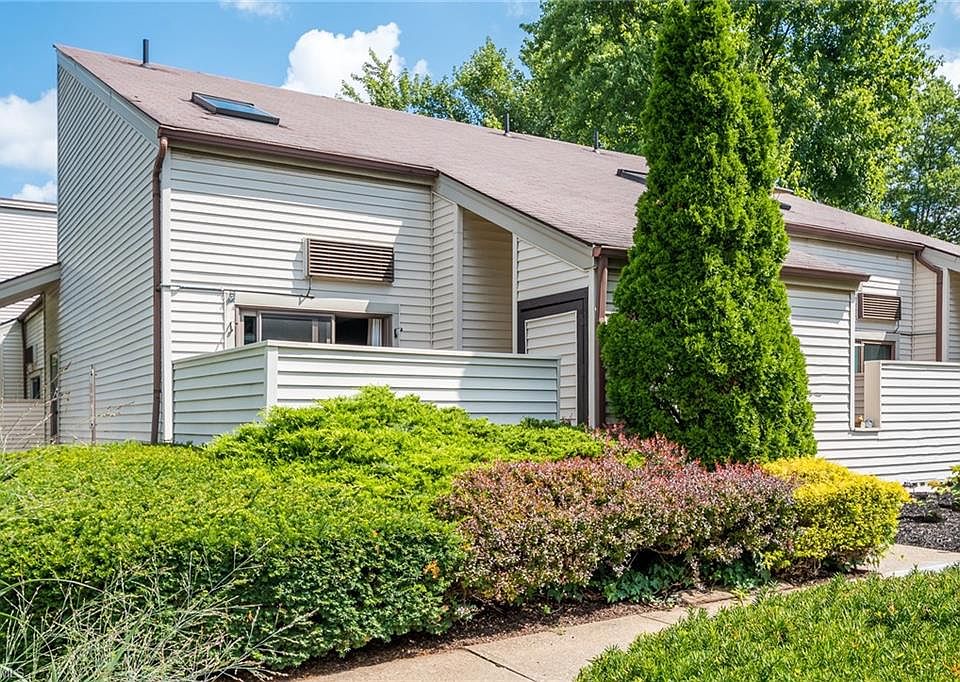 1st image of 1540 Cedarwood Dr #15H