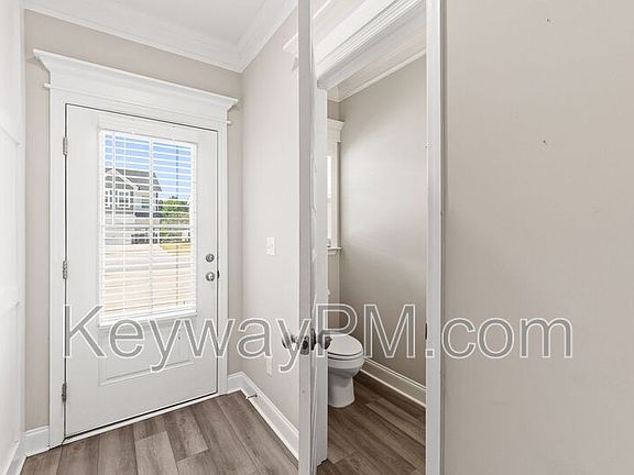 3rd image of 1066 Linsmore Ave