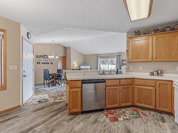 5th image of 8521 Stratford Ln