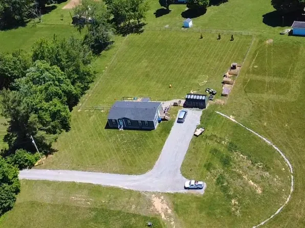 140 Sheila Dr, Campbellsville, KY 42718