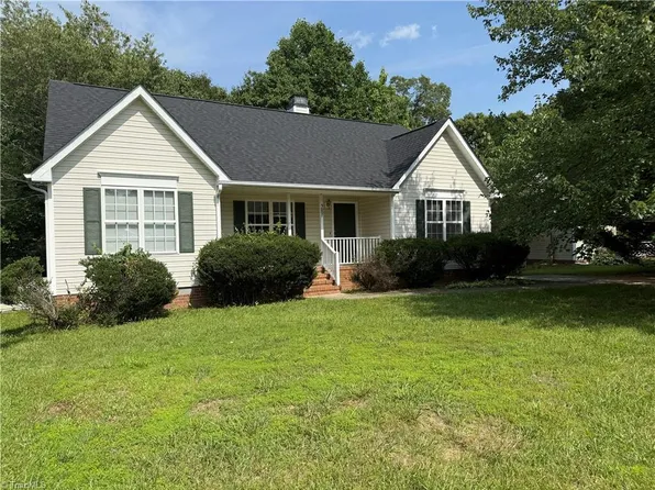 3007 Brookrun Dr, Jamestown, NC 27282