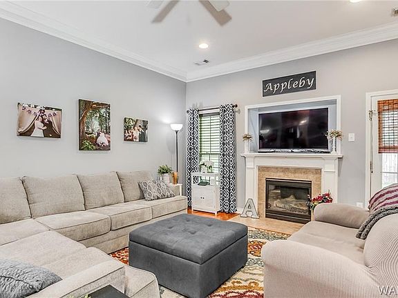 3rd image of 4148 Macon Cir
