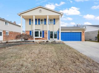 26336 Kinyon St, Taylor, MI 48180