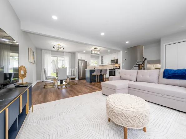 788 N Emroy Ave, Elmhurst, IL 60126