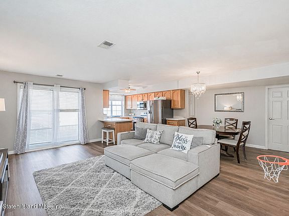 3rd image of 65 Elmwood Park Dr APT 20B