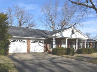 527 E Lexington St, Harrodsburg, KY 40330