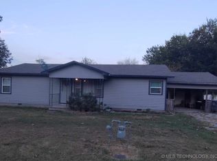 312 N McCracken St, Chouteau, OK 74337