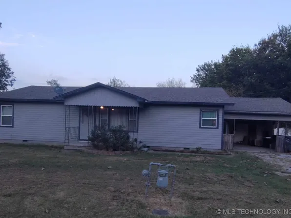 312 N McCracken St, Chouteau, OK 74337