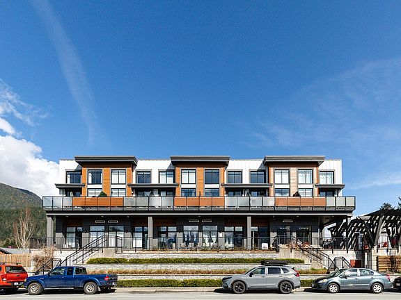 3rd image of 39767 Government Rd #204