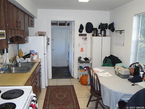 4th image of 605 NW 31st Pl