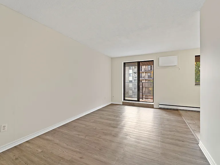 3262 Sandwich St — Photo 24
