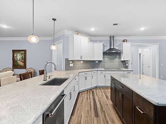 2nd image of 1108 Mendocino St