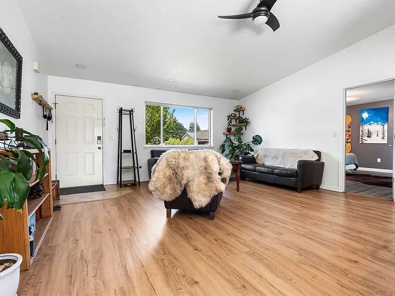 10892 N Krest St — Photo 7