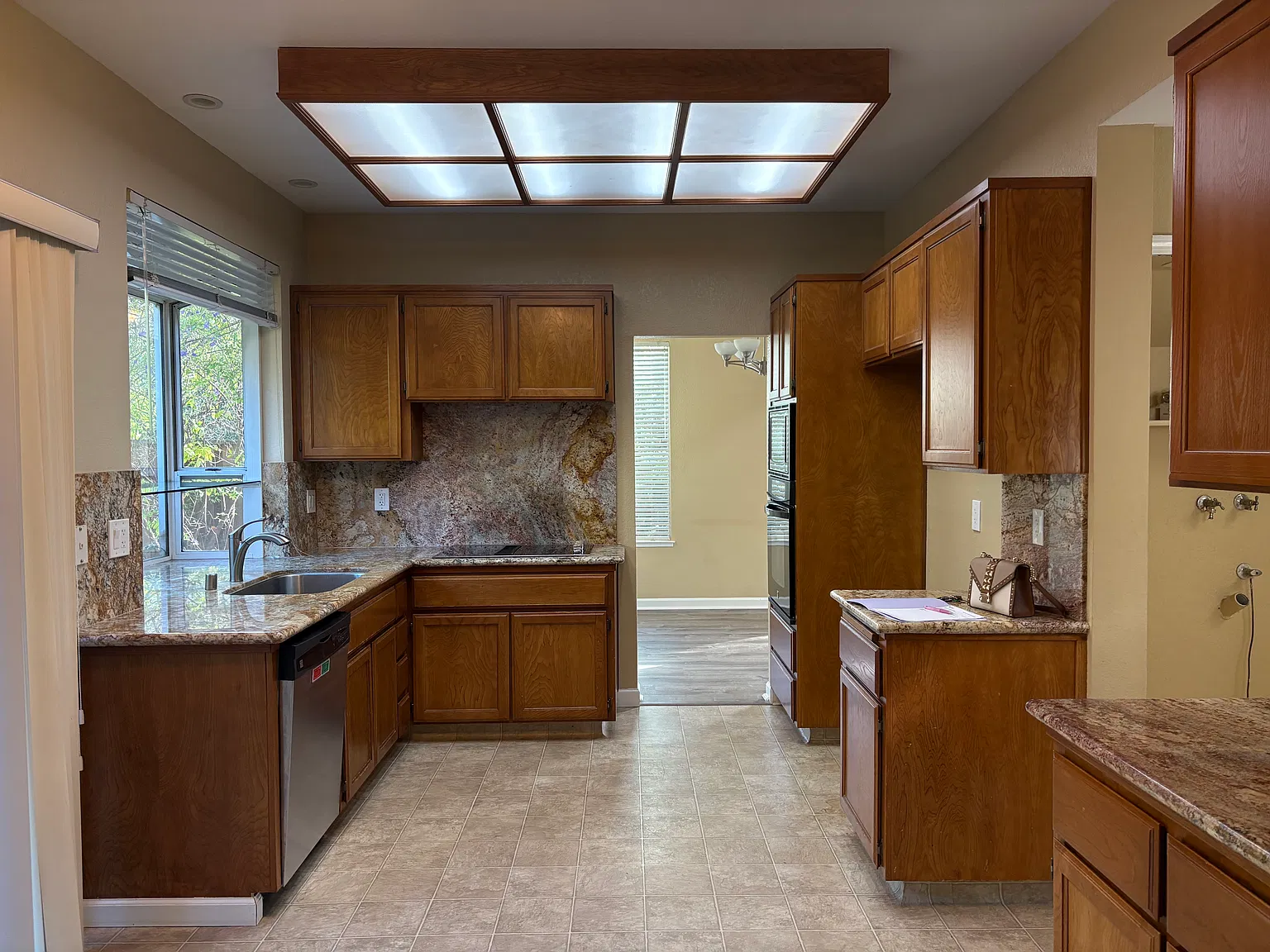 3 bed, 2.5 bath, 1630 sqft, $4,700 — Photo 3