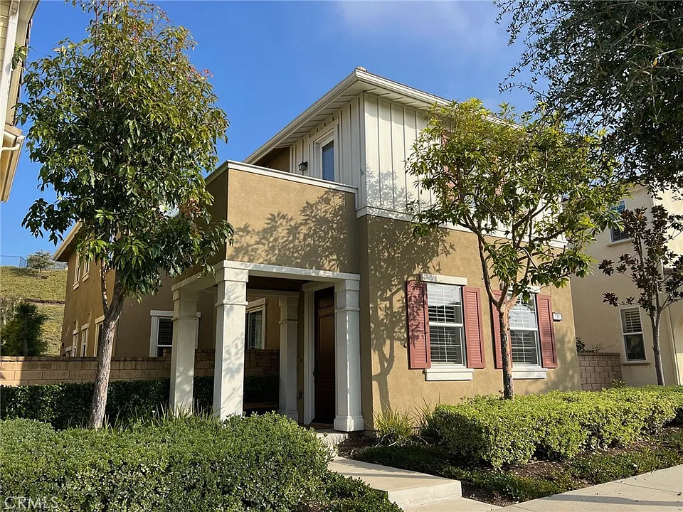 789 E Sierra Madre Ave