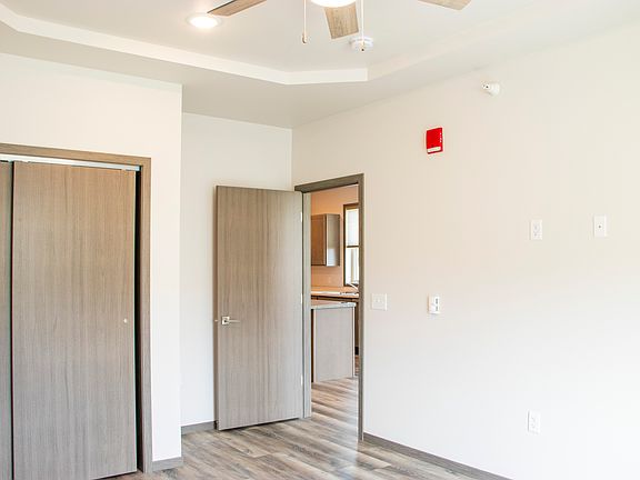 4th image of 2460 Golf Rd #201