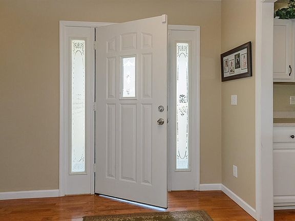 5th image of 2056 Strawberry Dr