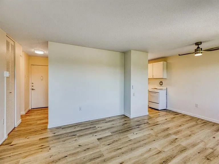 Irvington Apartments — Photo 18