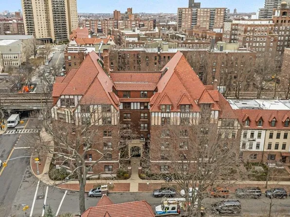150 Burns St APT 4H, Flushing, NY 11375