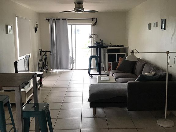 2nd image of 1441 Lincoln Ct #401
