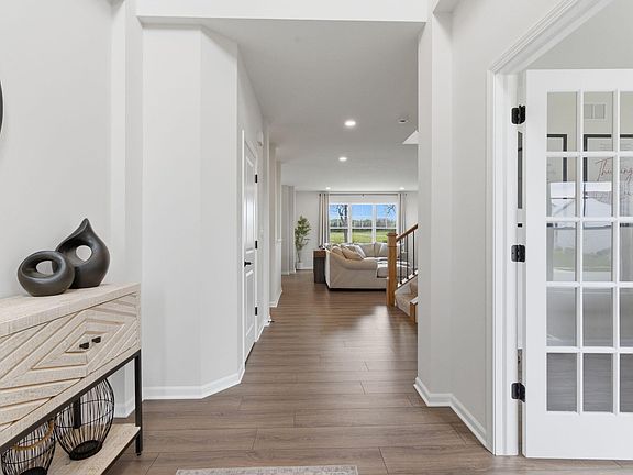 4th image of 547 Marilyn Way