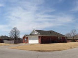 600 Howard Loop, Grove, OK 74344