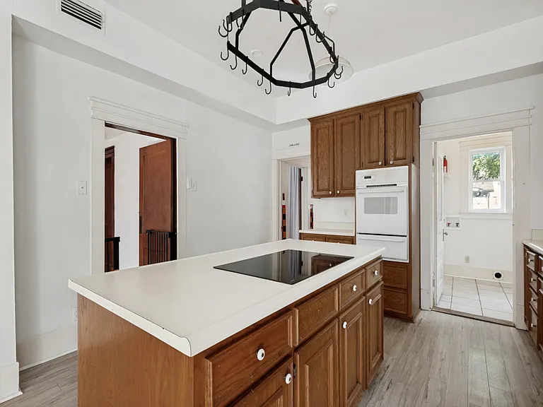 5623 Victor St — Photo 4