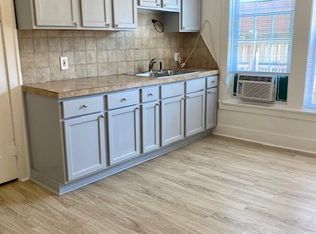 125 S Montreal Ave #B, Dallas, TX 75208