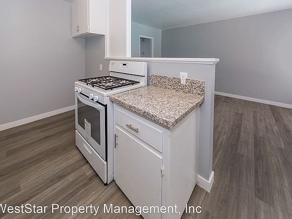 3rd image of 1577 Pine Ave #9