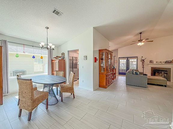 5th image of 312 Pin Oak Ct