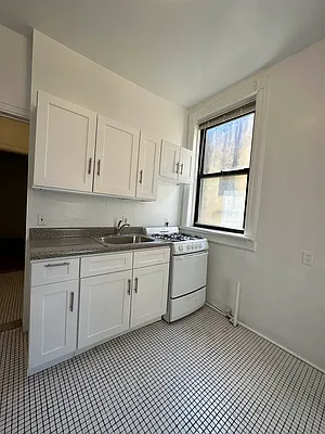 Rented by Peter R. Hungerford, LREB | media 25