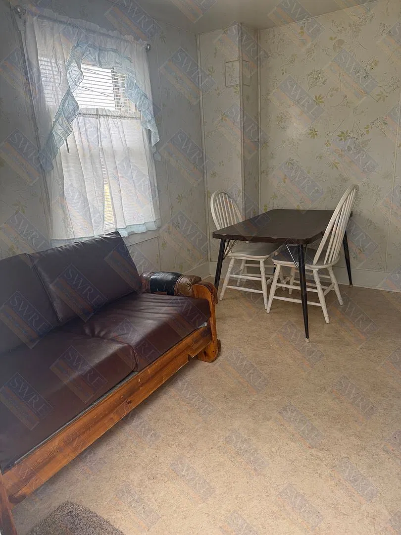 915 Lee St — Photo 2