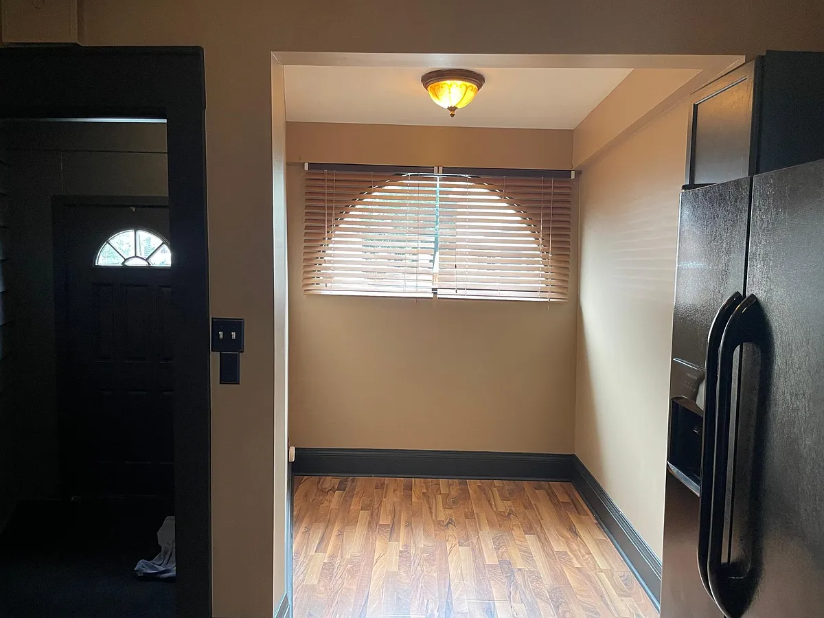 Kitchen Breakfast Nook - 19 Auburn Ave #1