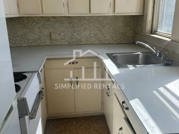 98 Main St APT 8, Gardner, MA 01440