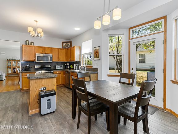 3rd image of 2329 Meadowcroft Ln
