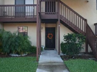 607 Lakeview Dr E, Royal Palm Beach, FL 33411