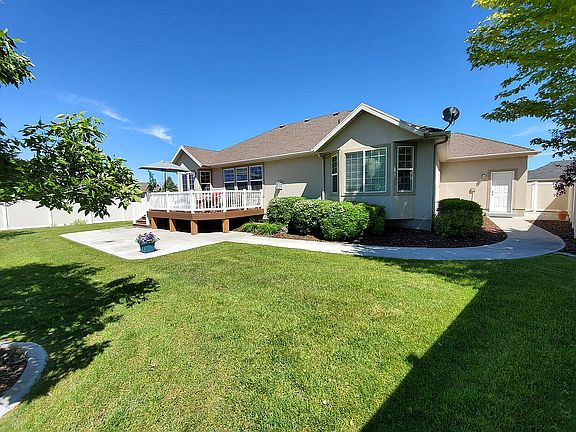 3rd image of 402 E Winchester Dr