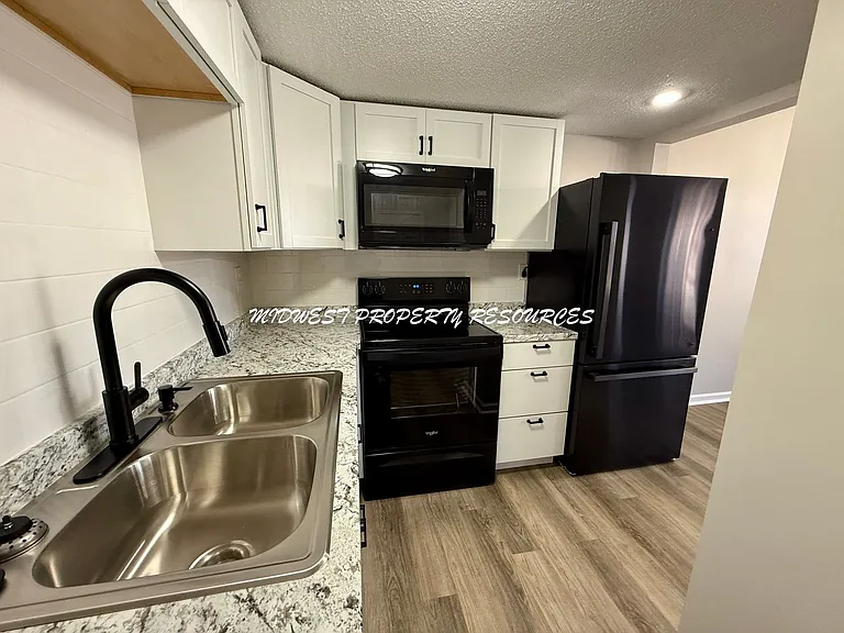 945 NW Colbern Rd — Photo 6