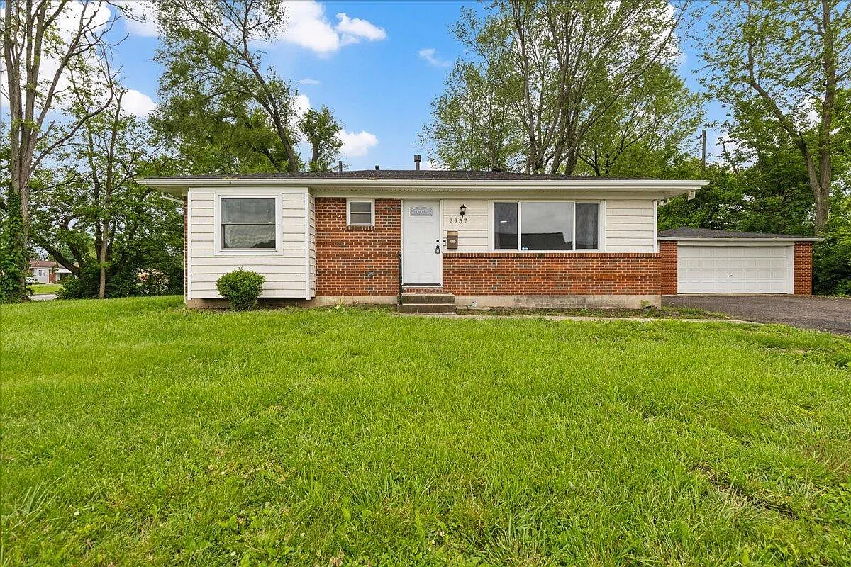 2957 Ivanhoe Dr photo 1